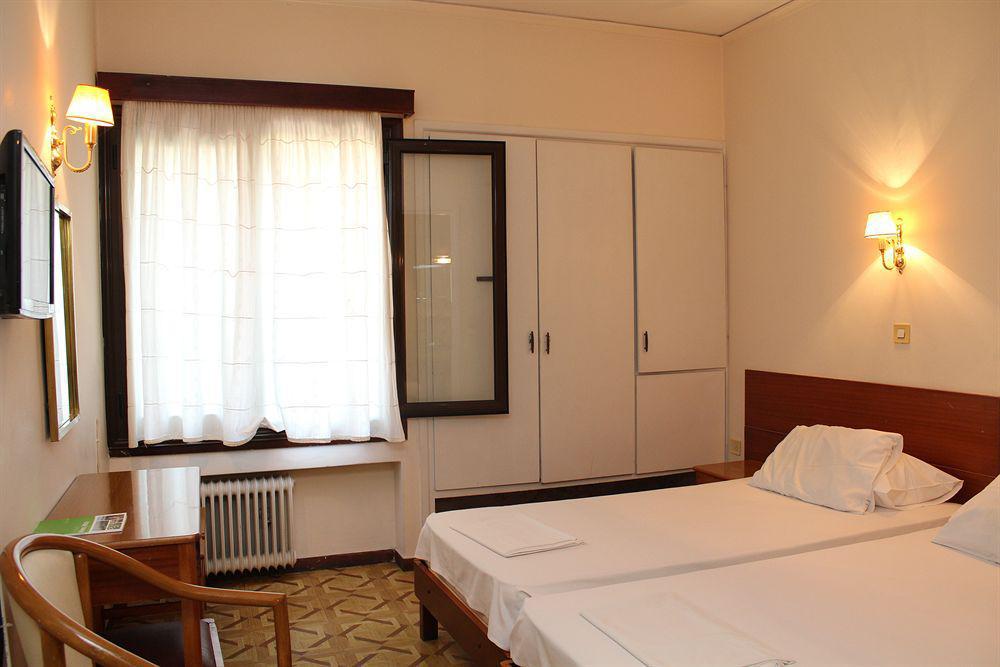 אתונה Nefeli Hotel מראה חיצוני תמונה