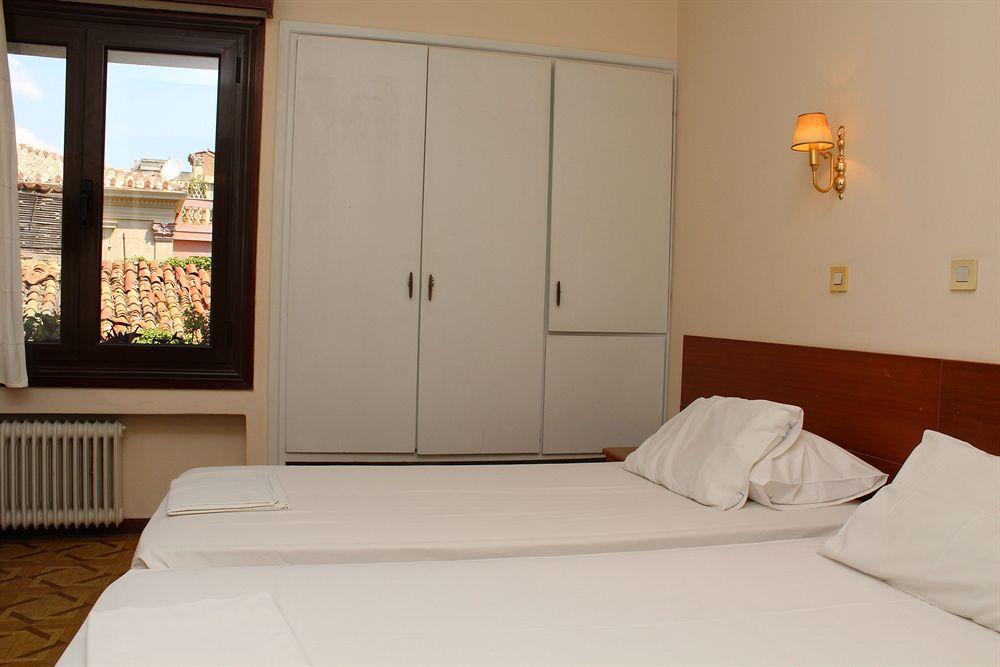 אתונה Nefeli Hotel מראה חיצוני תמונה