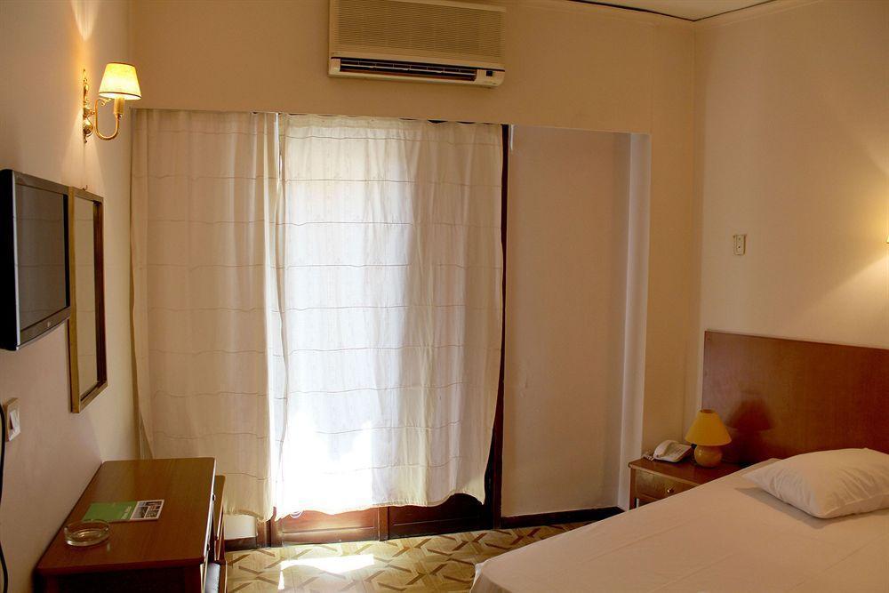 אתונה Nefeli Hotel מראה חיצוני תמונה