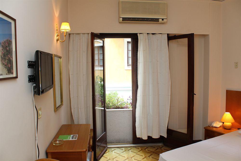 אתונה Nefeli Hotel מראה חיצוני תמונה