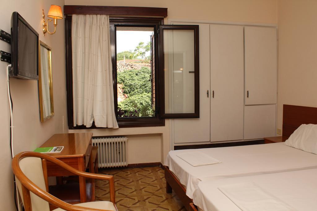אתונה Nefeli Hotel מראה חיצוני תמונה